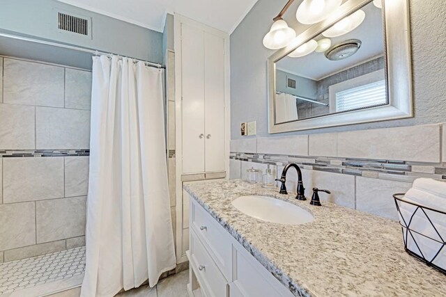 3508 Moulton Rd, Gonzales, TX 78629 - bathroom with vanity, tiled shower, and ornamental molding