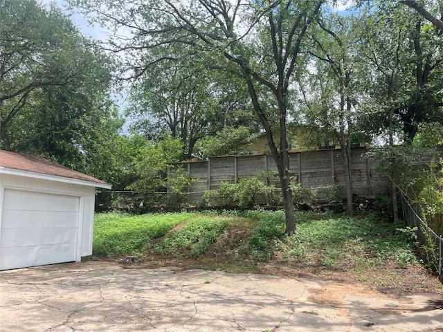 4307 Leslie Ave, Austin, TX 78721 - view of yard featuring concrete driveway and a garage