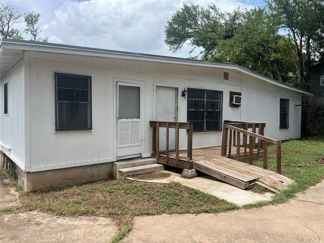 4307 Leslie Ave, Austin, TX 78721 - entrance to property with a wooden deck