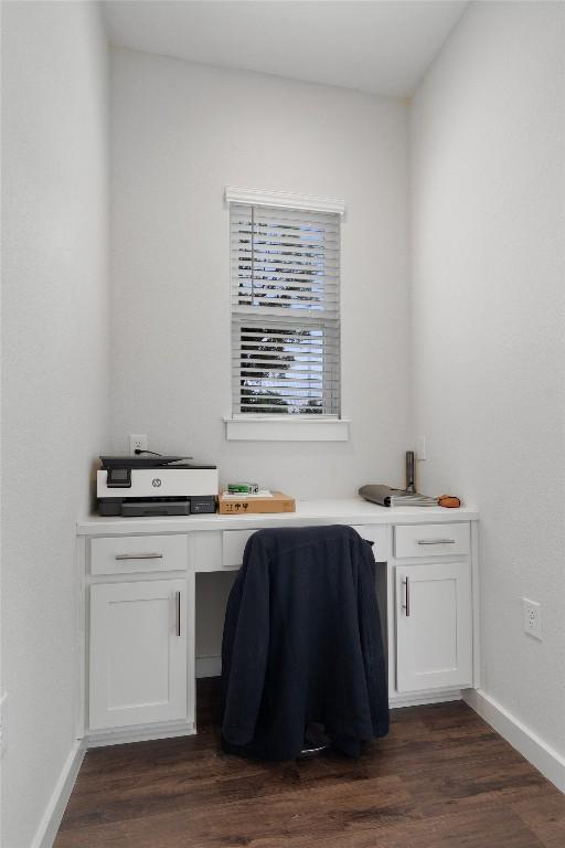 12001 Vista Parke Dr Unit 406, Austin, TX 78726 - office featuring dark wood-style floors and built in study area