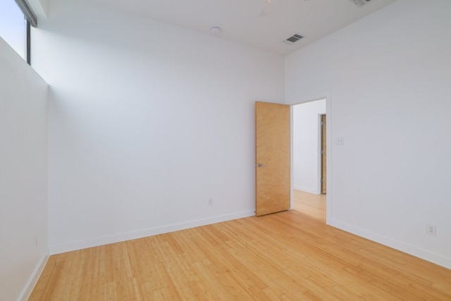 5912 Toscana Ave, Austin, TX 78724 - unfurnished room featuring light wood-style floors and a ceiling fan