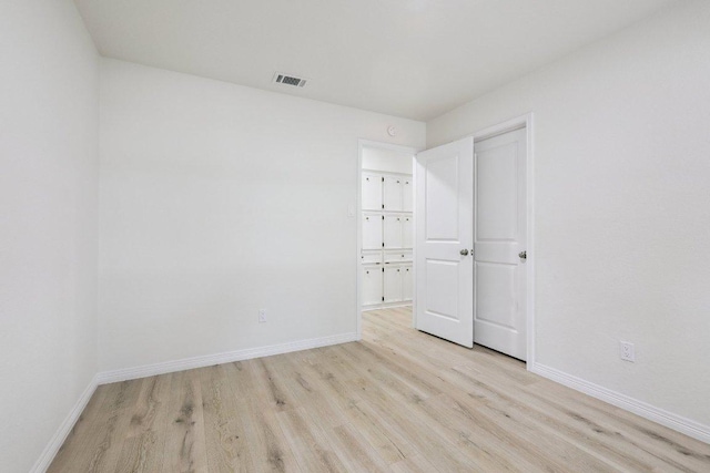 1808 Fawn Ridge Trl, Round Rock, TX 78681 - empty room featuring light wood-style flooring and baseboards