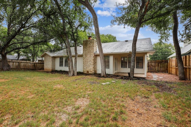 1808 Fawn Ridge Trl, Round Rock, TX 78681 - back of house featuring a chimney and a fenced backyard