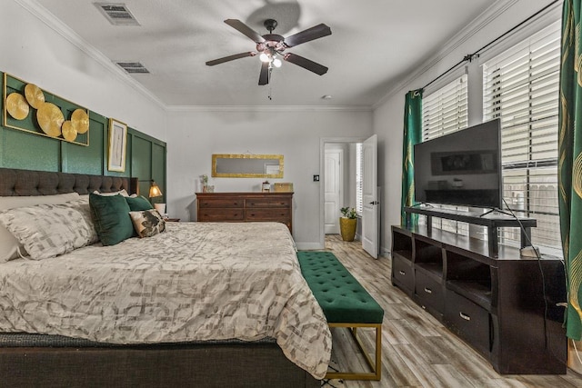 1231 Tumbleweed Trl, Temple, TX 76502 - bedroom with wood finished floors, ornamental molding, and ceiling fan
