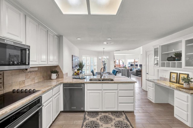 13517 Carlos Fifth Ct, Corpus Christi, TX 78418 - kitchen with stainless steel appliances, a peninsula, white cabinets, light wood-style floors, and recessed lighting
