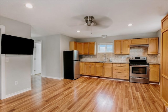 134 Sinclair St, Corpus Christi, TX 78411 - kitchen featuring stainless steel appliances, under cabinet range hood, light wood-type flooring, a ceiling fan, and tasteful backsplash