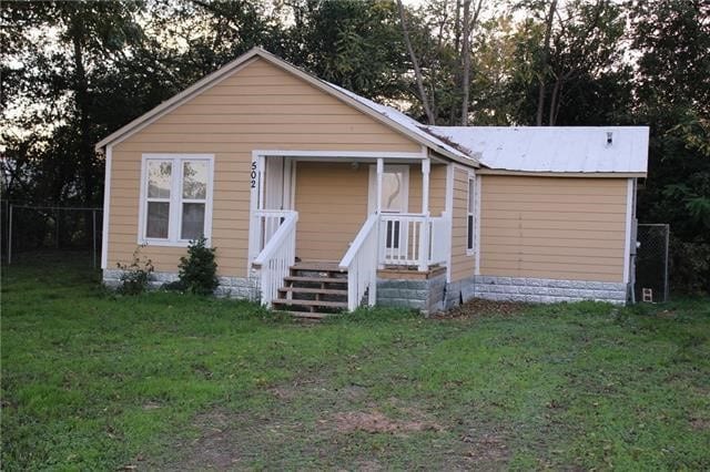 502 Toliver St, Bastrop, TX 78602 - view of front facade