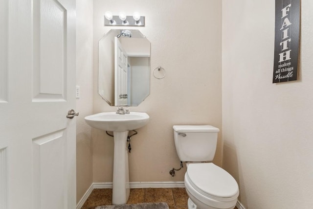 9004 Postvine Dr, Austin, TX 78724 - half bath with toilet and baseboards