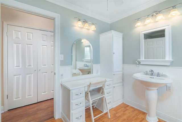 2981 Vivroux Ranch Rd, Seguin, TX 78155 - bathroom featuring wood finished floors, crown molding, and wainscoting