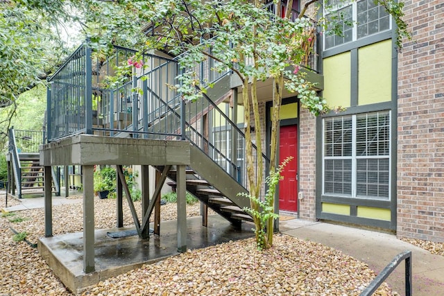 7685 Northcross Dr Unit 907, Austin, TX 78757 - entrance to property featuring brick siding
