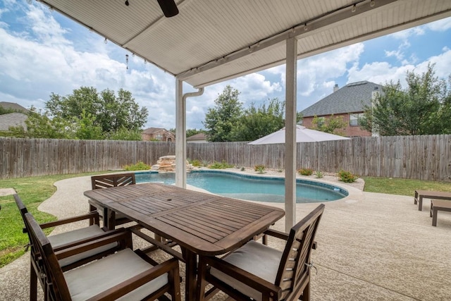 1511 Rhapsody Ridge Dr, Cedar Park, TX 78613 - fenced backyard with outdoor dining space, a patio area, and a ceiling fan