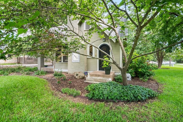 603 E Liberty Ave, Round Rock, TX 78664 - obstructed view of property with a front yard