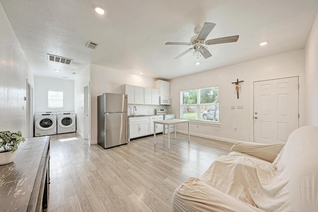 114 Crepe Myrtle Pkwy, Elgin, TX 78621 - living area featuring washing machine and clothes dryer, a ceiling fan, light wood-style floors, and recessed lighting