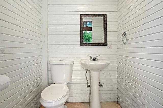13410 Saddle Back Pass, Austin, TX 78738 - half bath with toilet and wooden walls