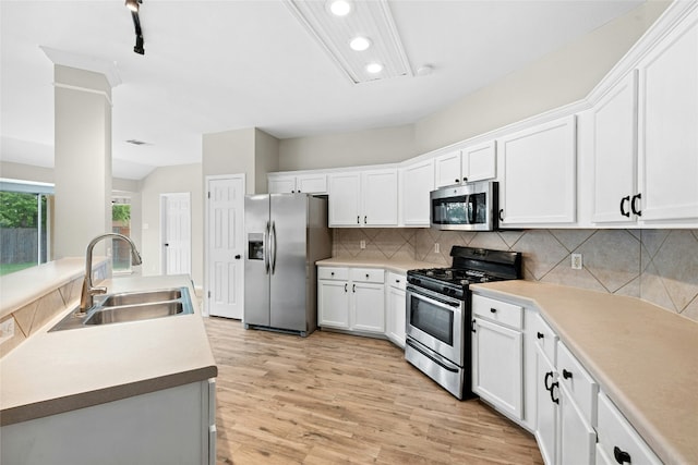 1612 Cora Marie Dr, Pflugerville, TX 78660 - kitchen featuring stainless steel appliances, light wood-type flooring, white cabinets, decorative backsplash, and recessed lighting