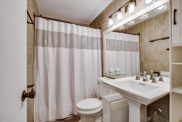 11901 Swearingen Dr Unit 4, Austin, TX 78758 - full bathroom with tile walls and a shower with curtain