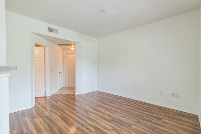 2320 Gracy Farms Ln Unit 522, Austin, TX 78758 - unfurnished room with wood finished floors and baseboards