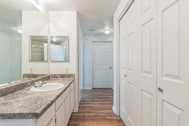 2320 Gracy Farms Ln Unit 522, Austin, TX 78758 - bathroom with wood finished floors, a closet, and vanity