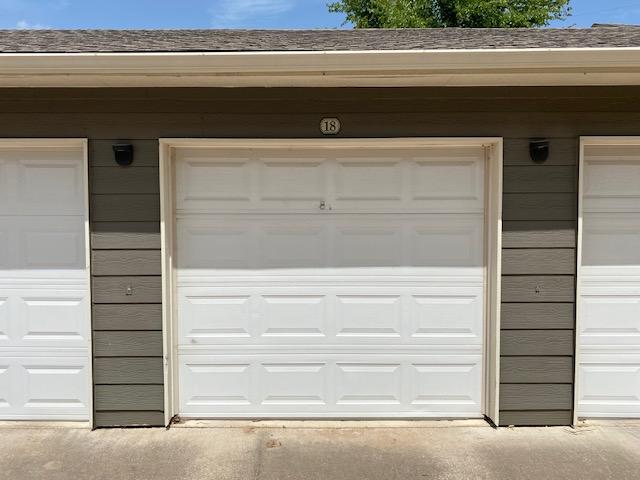 2320 Gracy Farms Ln Unit 522, Austin, TX 78758 - view of garage
