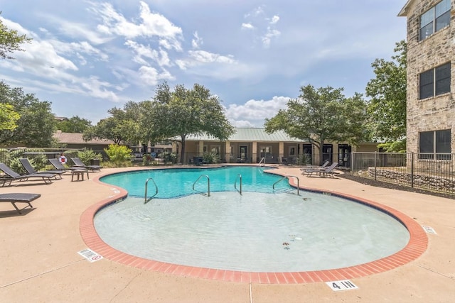 2320 Gracy Farms Ln Unit 522, Austin, TX 78758 - community pool with a patio