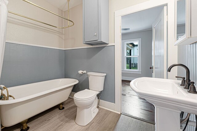 1414 E 4th St, Lampasas, TX 76550 - full bath featuring a soaking tub and wood finished floors