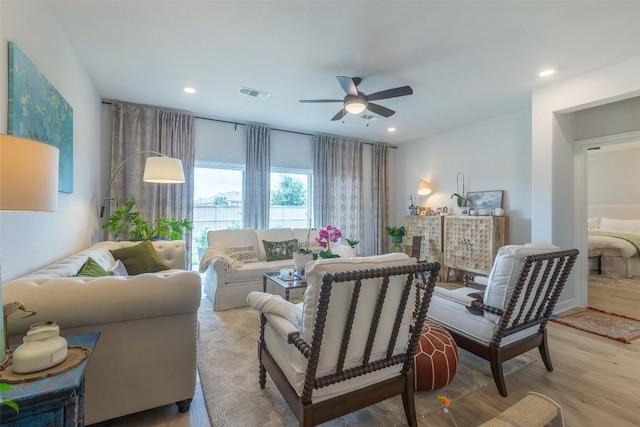 126 Periwinkle Ln, Bastrop, TX 78602 - living room featuring ceiling fan, light wood finished floors, and recessed lighting