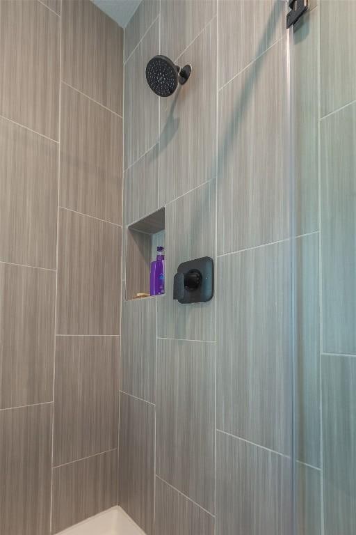 126 Periwinkle Ln, Bastrop, TX 78602 - bathroom with tiled shower
