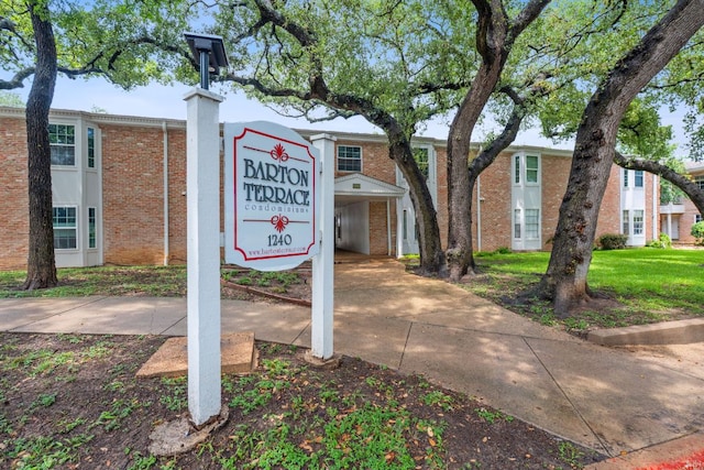 1240 Barton Hills Dr Unit 114, Austin, TX 78704 - exterior view of concrete driveway
