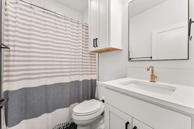 606 Augusta Ave Unit 1, Austin, TX 78703 - full bath featuring vanity and a shower with curtain