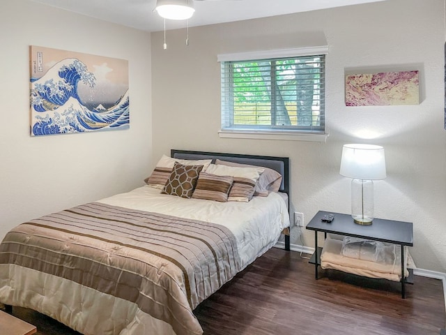 6100 Calmar Cv, Austin, TX 78721 - bedroom with wood finished floors