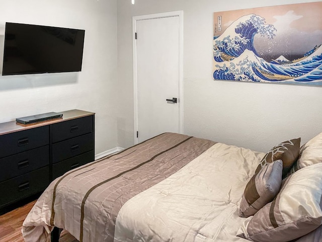 6100 Calmar Cv, Austin, TX 78721 - bedroom with wood finished floors