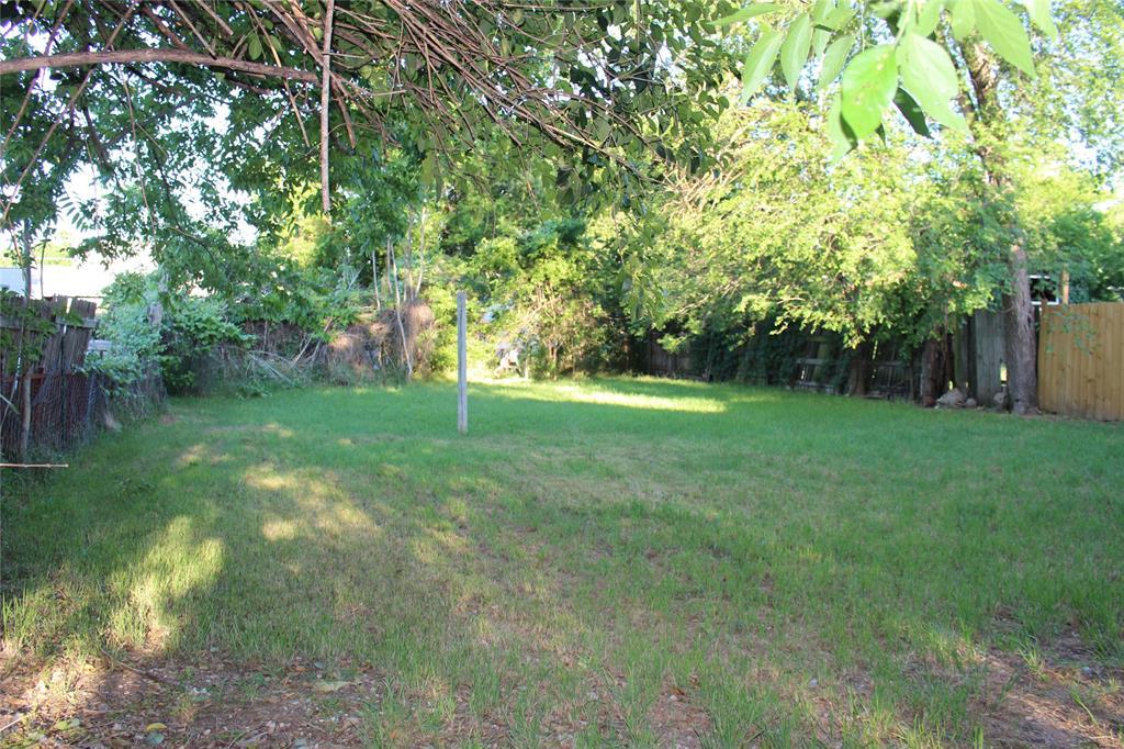 1115 Ebert Ave Unit D, Austin, TX 78721 - view of yard