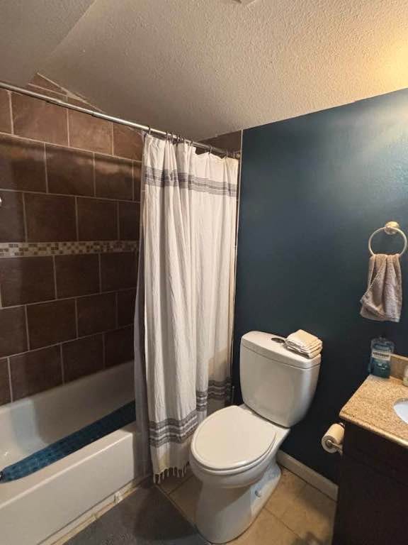 936 Cheatham St, San Marcos, TX 78666 - full bath with vanity, shower / tub combo, a textured ceiling, tile patterned floors, and lofted ceiling