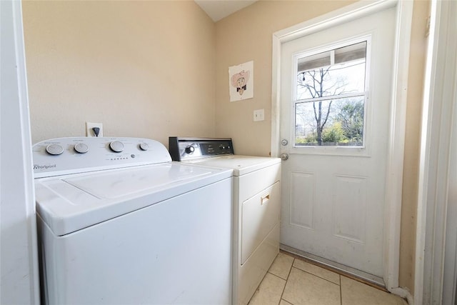 936 Cheatham St, San Marcos, TX 78666 - laundry room with washing machine and clothes dryer and light tile patterned flooring