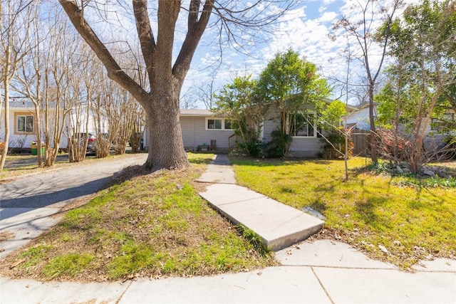 936 Cheatham St, San Marcos, TX 78666 - view of front of house featuring a front lawn