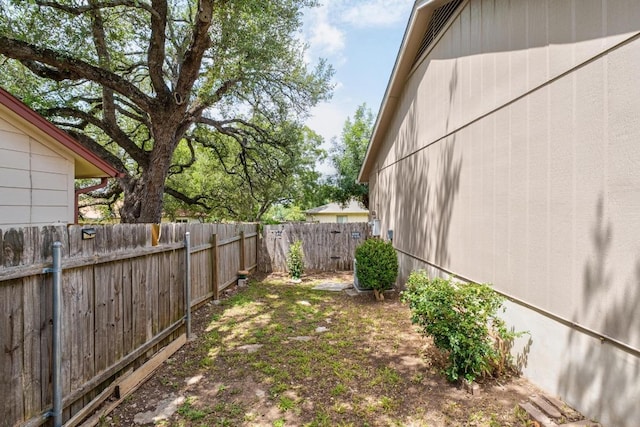 4901 Transit Cir, Austin, TX 78727 - view of yard
