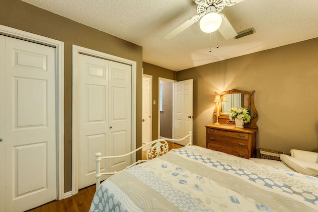 3508 Wendel Cv Unit H16, Austin, TX 78731 - bedroom with dark wood-type flooring, a textured ceiling, a ceiling fan, and a closet