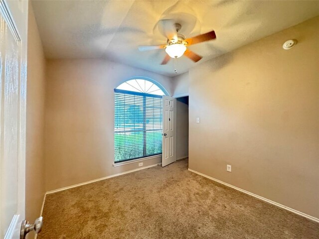 219 Memory Ln, Harker Heights, TX 76548 - spare room with a ceiling fan, carpet floors, vaulted ceiling, and a smoke detector