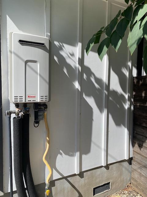 1305 Salina St Unit 1, Austin, TX 78702 - exterior view of water heater