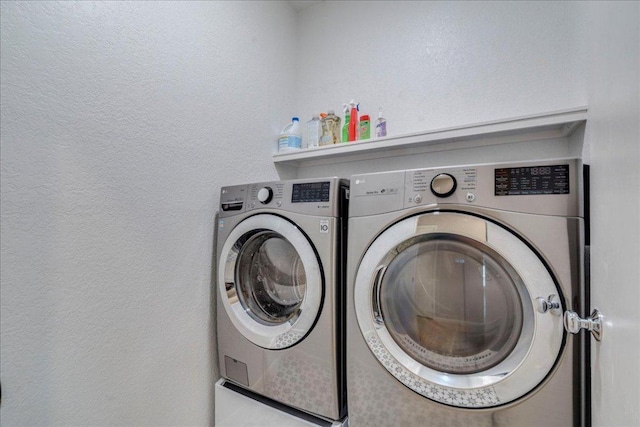 9110 Scotsman Dr, Austin, TX 78750 - laundry area with washing machine and clothes dryer and a textured wall
