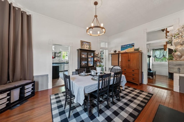 404 E 9th Ave, Belton, TX 76513 - dining space featuring hardwood / wood-style floors, a chandelier, plenty of natural light, and crown molding