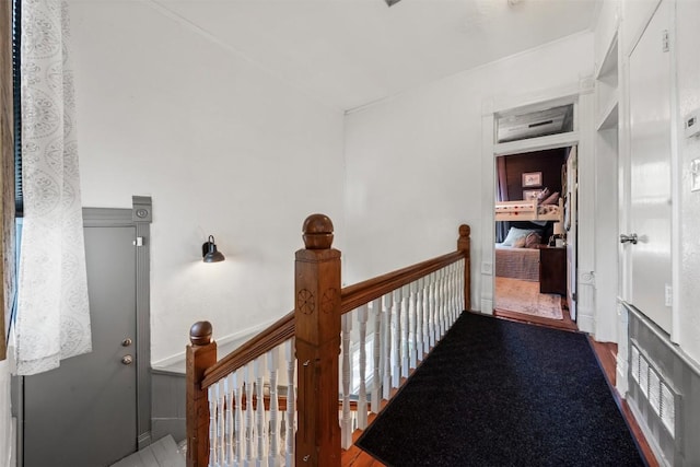 404 E 9th Ave, Belton, TX 76513 - hallway with an upstairs landing