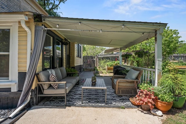 404 E 9th Ave, Belton, TX 76513 - view of patio / terrace with outdoor lounge area