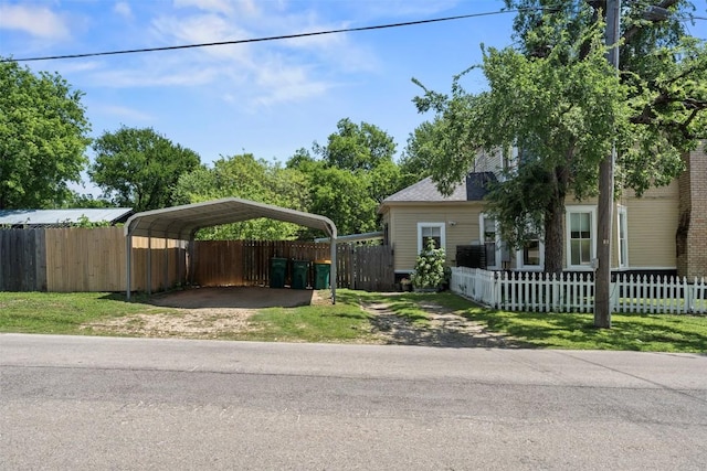 404 E 9th Ave, Belton, TX 76513 - view of parking featuring a carport and driveway