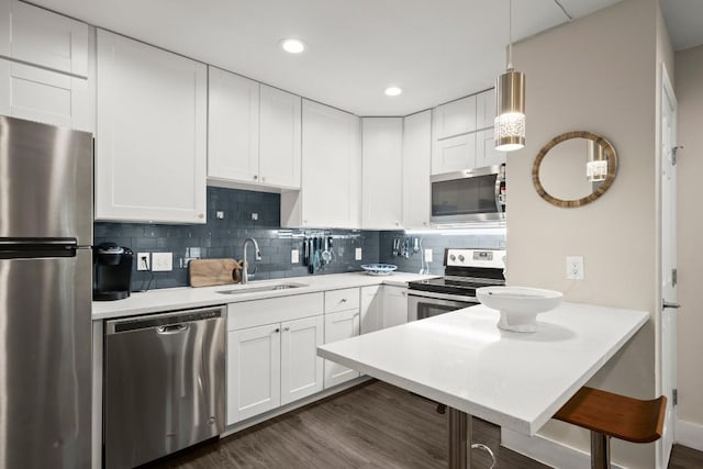 935 La Posada Dr Unit 148, Austin, TX 78752 - kitchen featuring stainless steel appliances, a peninsula, light countertops, tasteful backsplash, and white cabinets