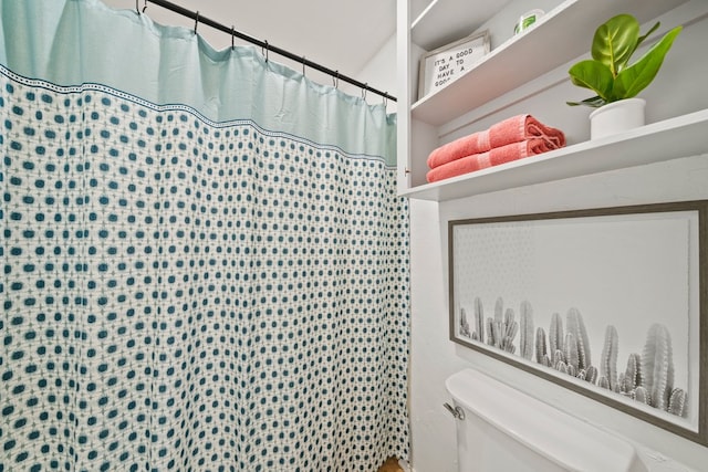 702 California Blvd Unit 702, New Braunfels, TX 78130 - bathroom with toilet and a shower with shower curtain