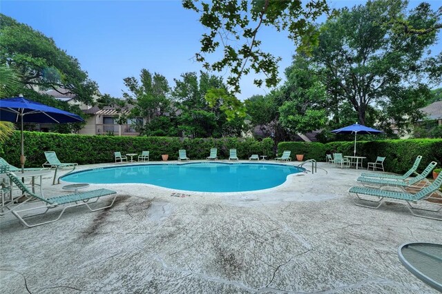 3801 Menchaca Rd Unit 6, Austin, TX 78704 - community pool with a patio