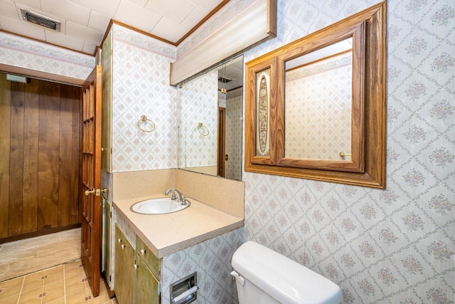 705 Dunning St, Gonzales, TX 78629 - half bath featuring vanity and toilet