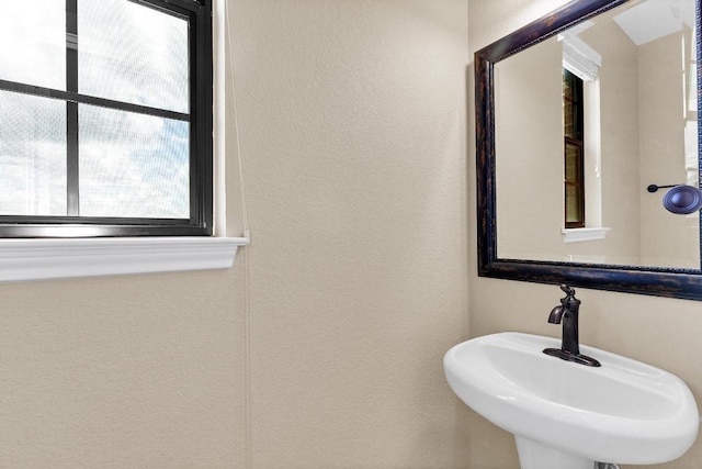 301 Wye Oak St, Austin, TX 78748 - bathroom featuring a sink and a textured wall