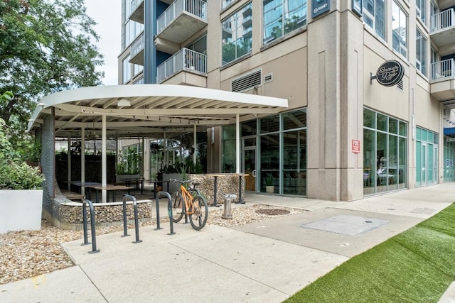 54 Rainey St Unit 1018, Austin, TX 78701 - view of apartment building / complex